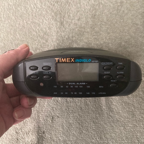 Am/Fm Clock Radio by Timex. - Picture 2 of 5